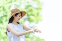 メイクの上から日焼け止めを塗り直しする方法！正しいやり方や塗り直しにおすすめの日焼け止めも解説