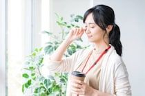 「えっ食べたら眠気スッキリ！？」眠気覚ましに効く！コンビニで買える最強の食べ物・飲み物まとめ