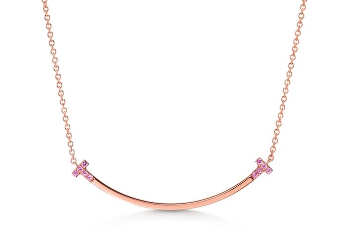 日本限定「ティファニー T スマイル」ペンダント誕生。ピンクサファイヤがきらめく新作