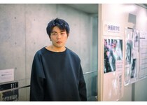 カンヌ国際映画祭の監督週間に日本人史上最年少で選出。団塚唯我監督が『見はらし世代』で描いた東京と家族