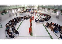 学校のホールがショー会場【マリ・クレールデジタル編集長のパリコレ日記】