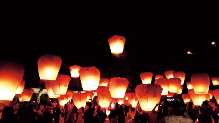 台湾 合同天燈上げ