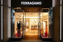 【フェラガモ】銀座本店1階がGINZA GILC NIGHT 2025に合わせてリフレッシュオープン
