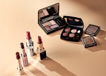 ブラウンと“光”でつくる。シックにまとう秋の立体感メイク