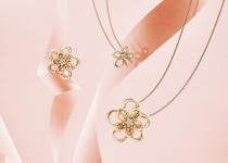 軽やかなエレガンスに満ちた「ヴァン クリーフ＆アーペル」の最新作！ 優美に咲き誇る“フラワーレース”