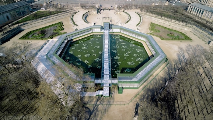 ディオール2026-27年秋冬コレクションのショーステージ