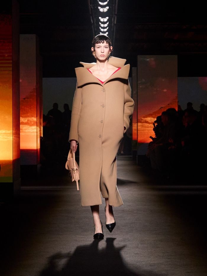 バレンシアガ2026冬コレクションのルック