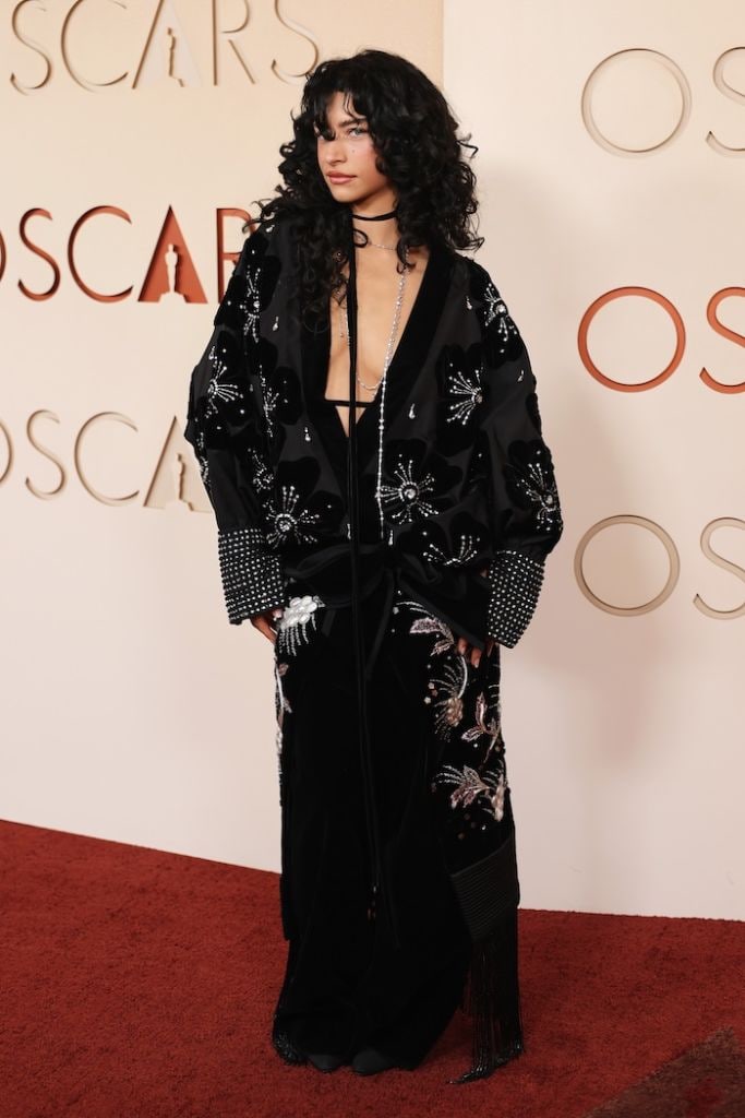 ルイ・ヴィトンのドレスで2026年アカデミー賞に出席したオデッサ・アザイオン