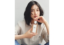 藤井夏恋がまとうフレンチエレガンスの香り。「ラコステ オリジナル ファム オードパルファム」が新登場