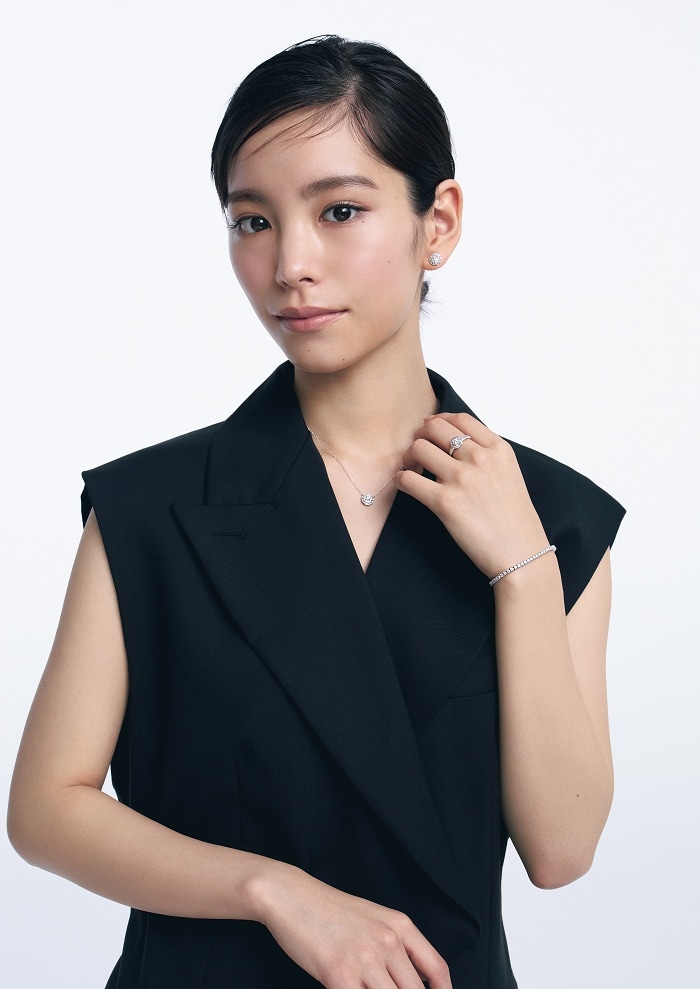 ブシュロン　當真あみ